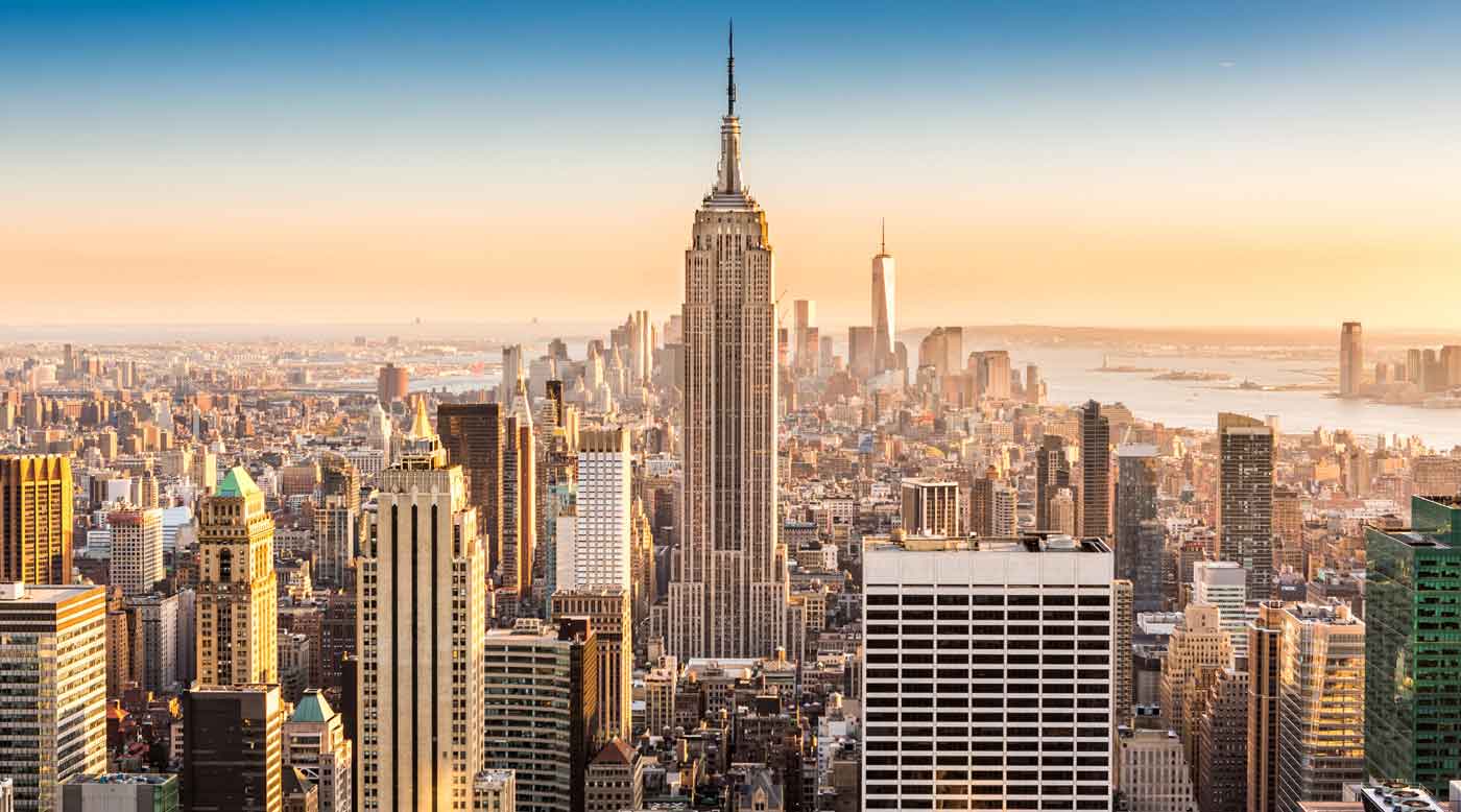 1895 January Begins classes in New York